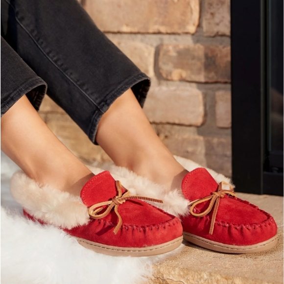 Minnetonka Shoes - Minnetonka Alpine Genuine Shearling Slipper Red